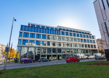 New office building in Powiśle district